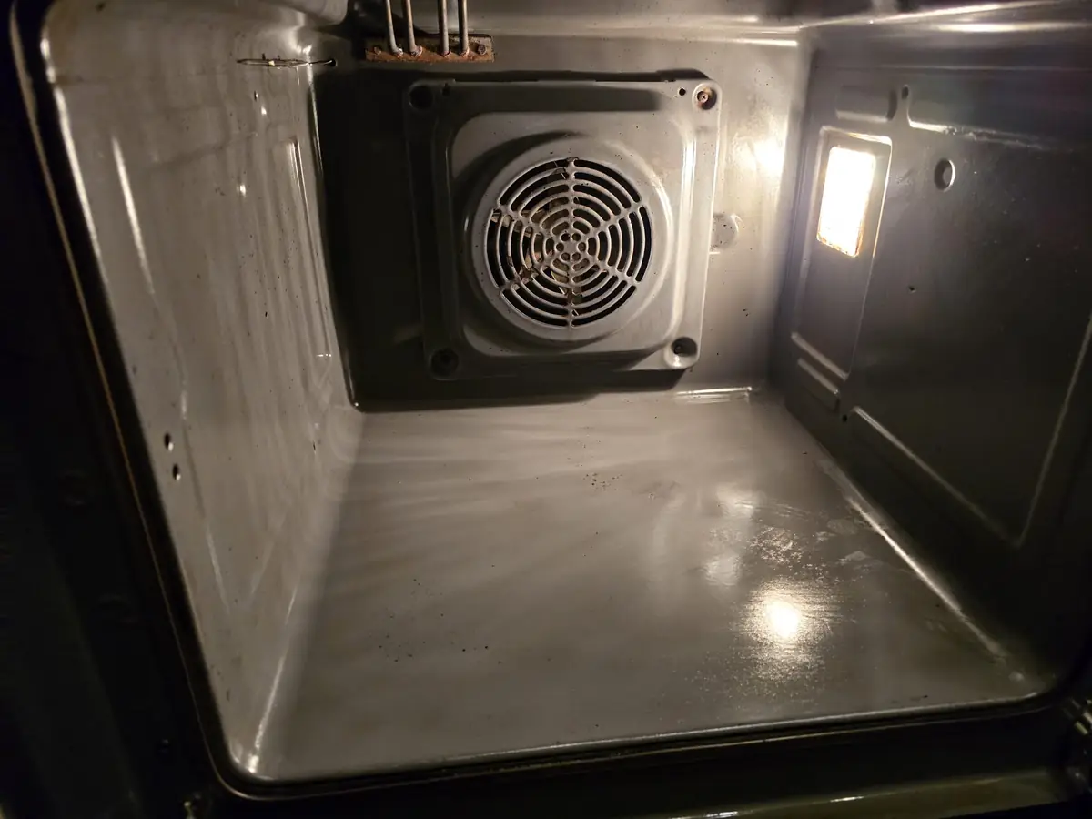 Backofen, Grundreinigung, eingebrannte Rückstände, nachher