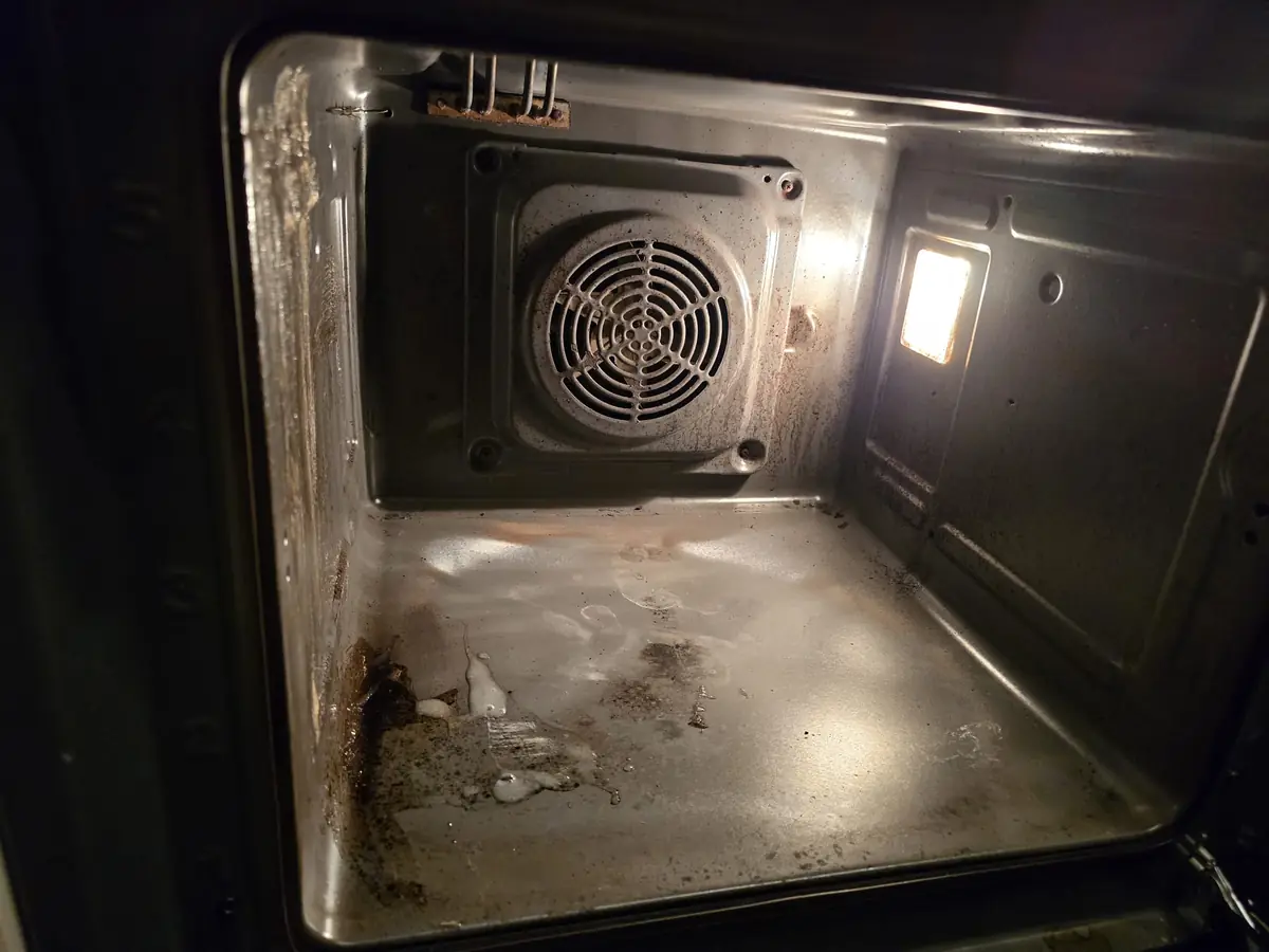 Backofen, Grundreinigung, eingebrannte Rückstände, vorher